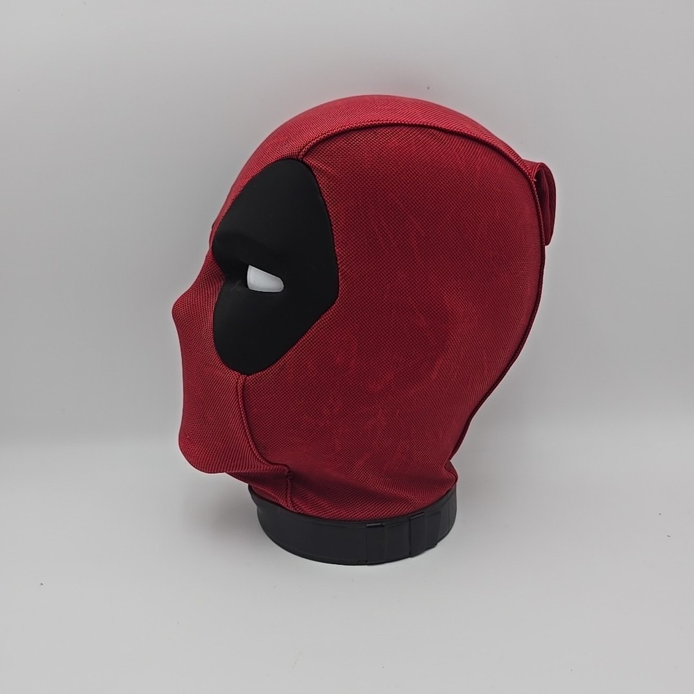 Hasbro Marvel Legends Interactive Electronic Deadpool's Head Tested -‎ See Video - Picture 4 of 8